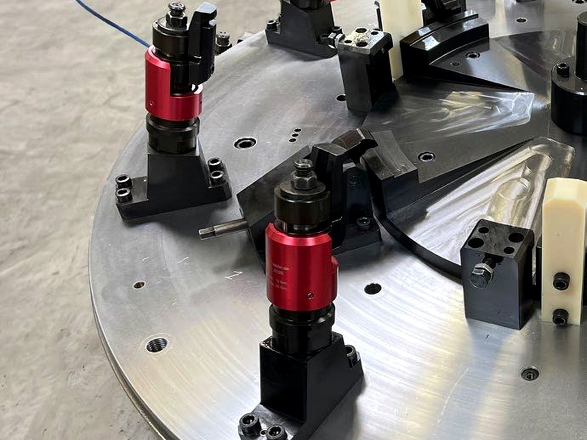 Montage d'usinage avec brides hydrauliques